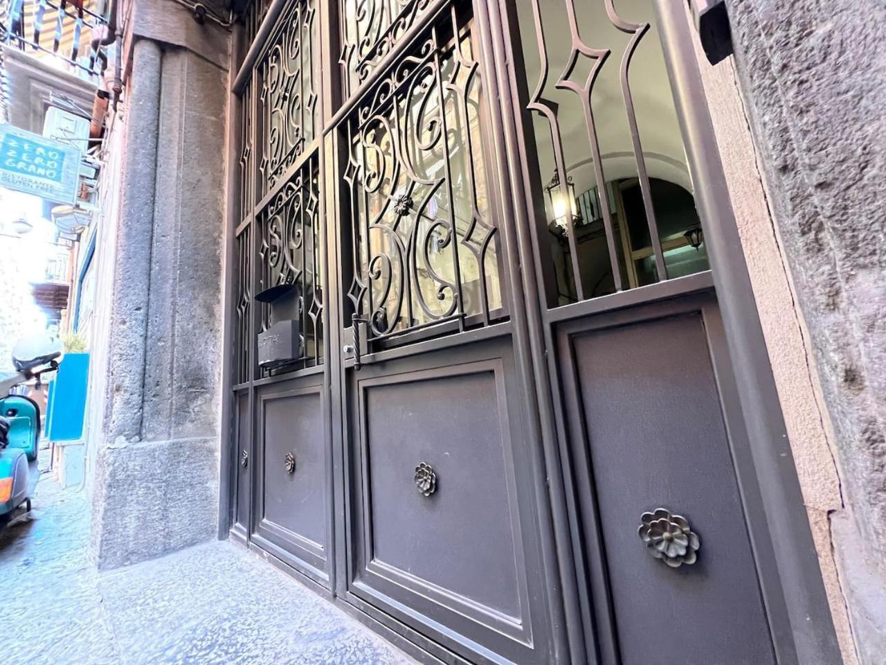 Traversa Toledo, Intero Appartamento Al Plebiscito Неаполь Экстерьер фото